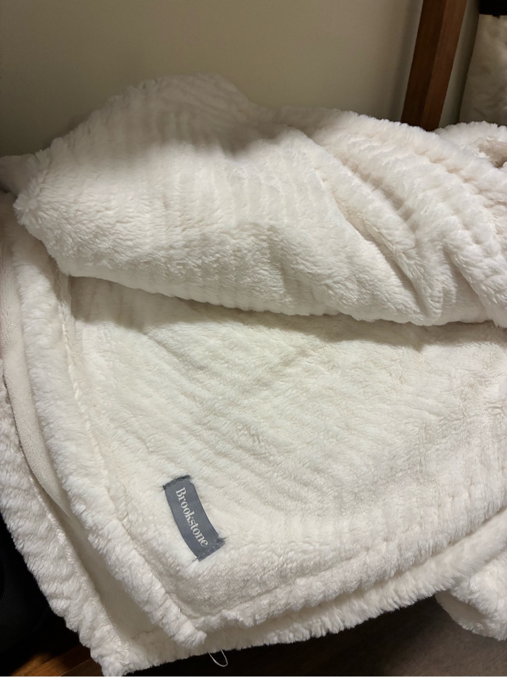 Brookstone Plush Creamy White Fleece Electric Blanket